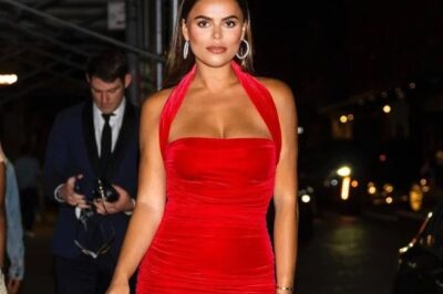 PHOTOS: SI Swimsuit Model Brooks Nader And Her Friend Took 0ff Th3ir Bikini At The Beach Exposing It All